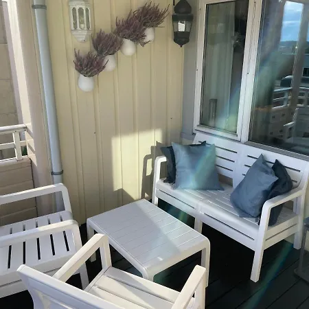 Cosy With 2 Bedrooms For 4 People With Free Parking *