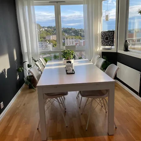 Cosy With 2 Bedrooms For 4 People With Free Parking * Bergen